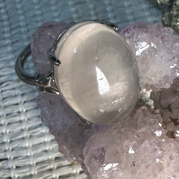 Set of Rose Quartz Teardrop Pendant Necklace and Rose Quartz Ring - Picture 11 of 16